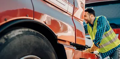 Fleet main driver fixing truck banner