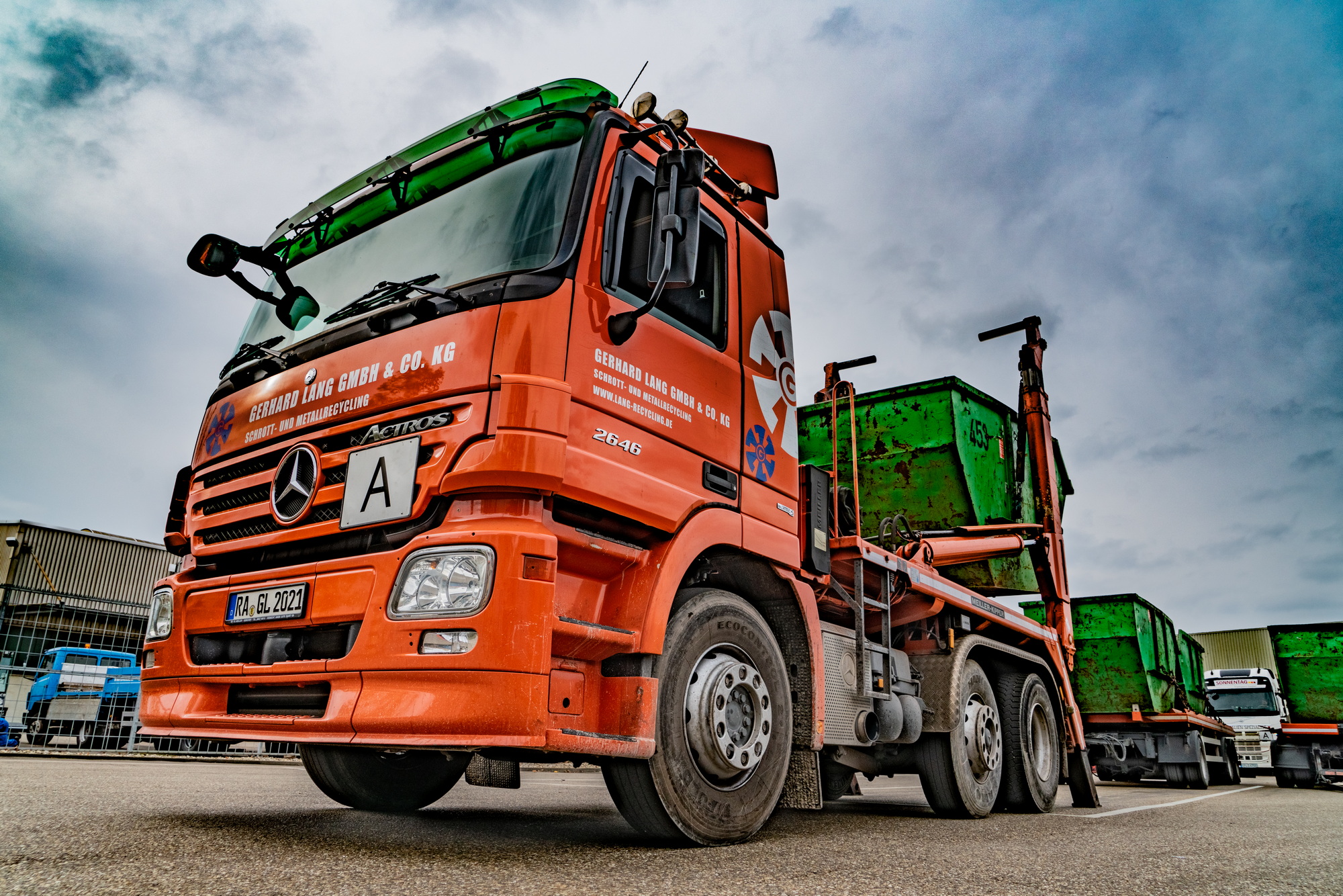 Lang recycling truck